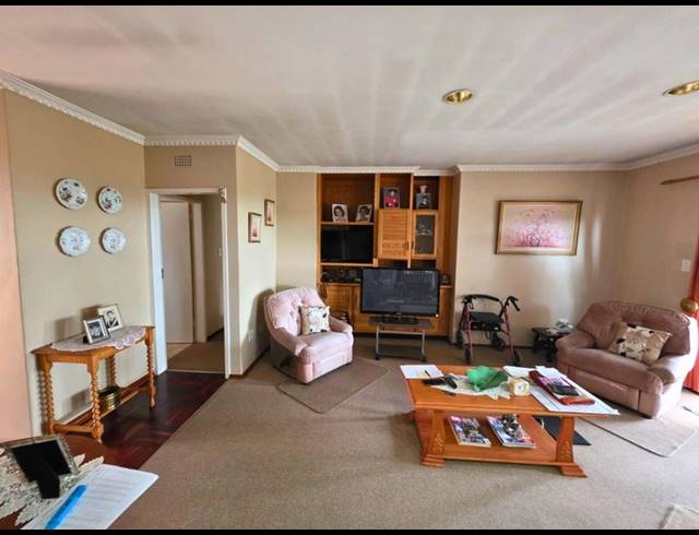 2 BEDROOM TOWNHOUSE FOR SALE IN TERENURE